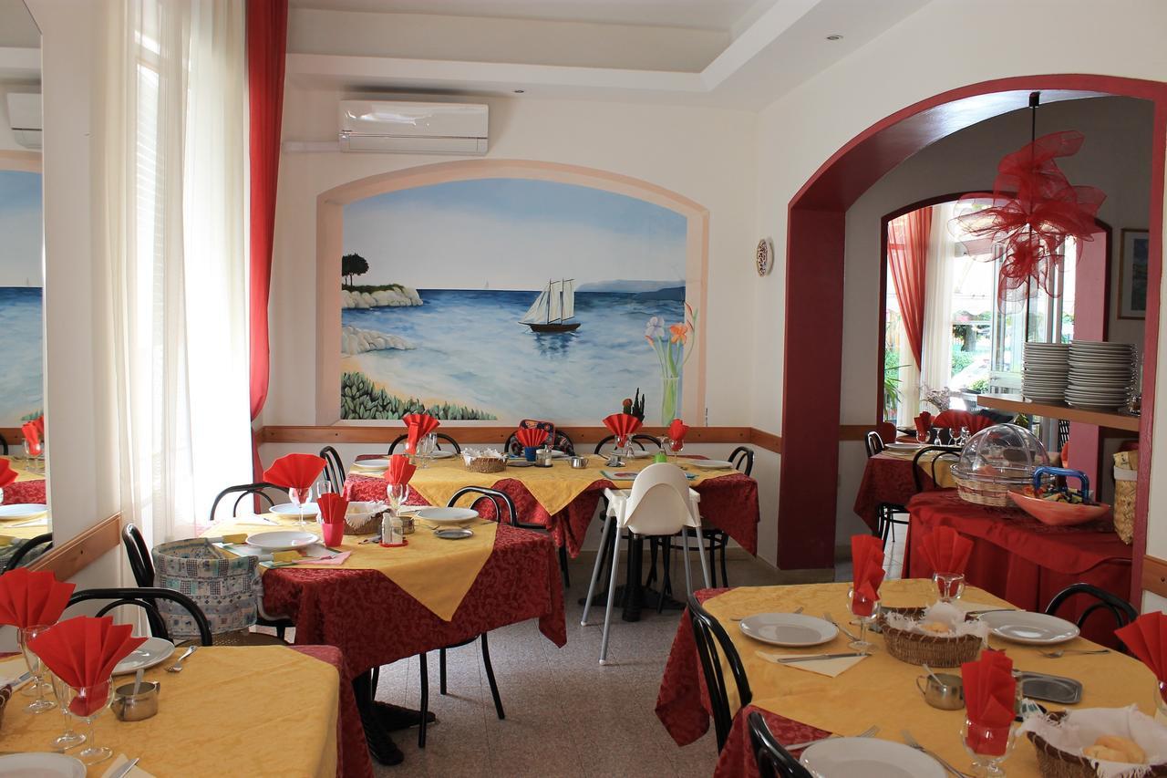Hotel Susanna Rimini Exterior photo