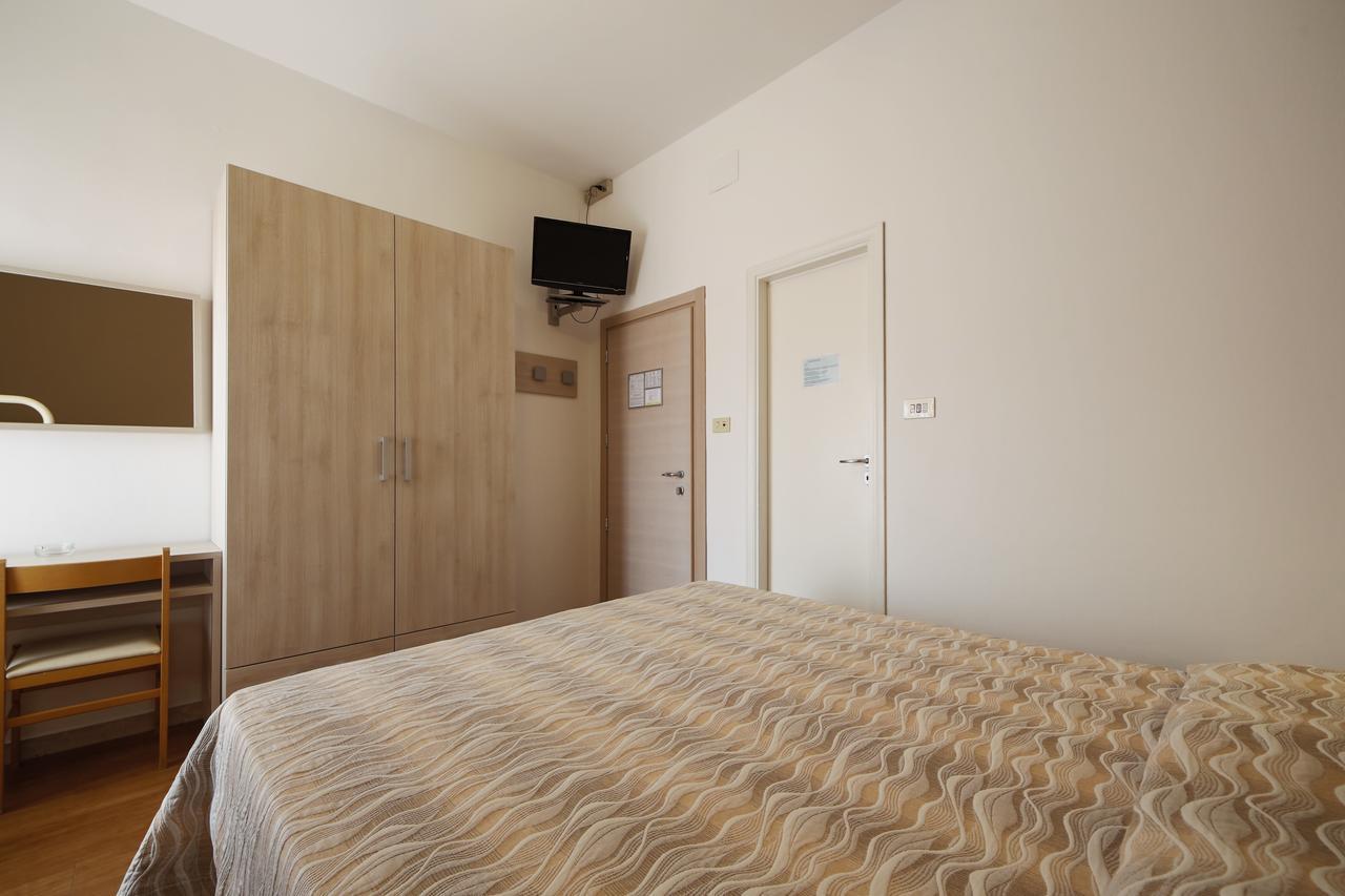 Hotel Susanna Rimini Room photo